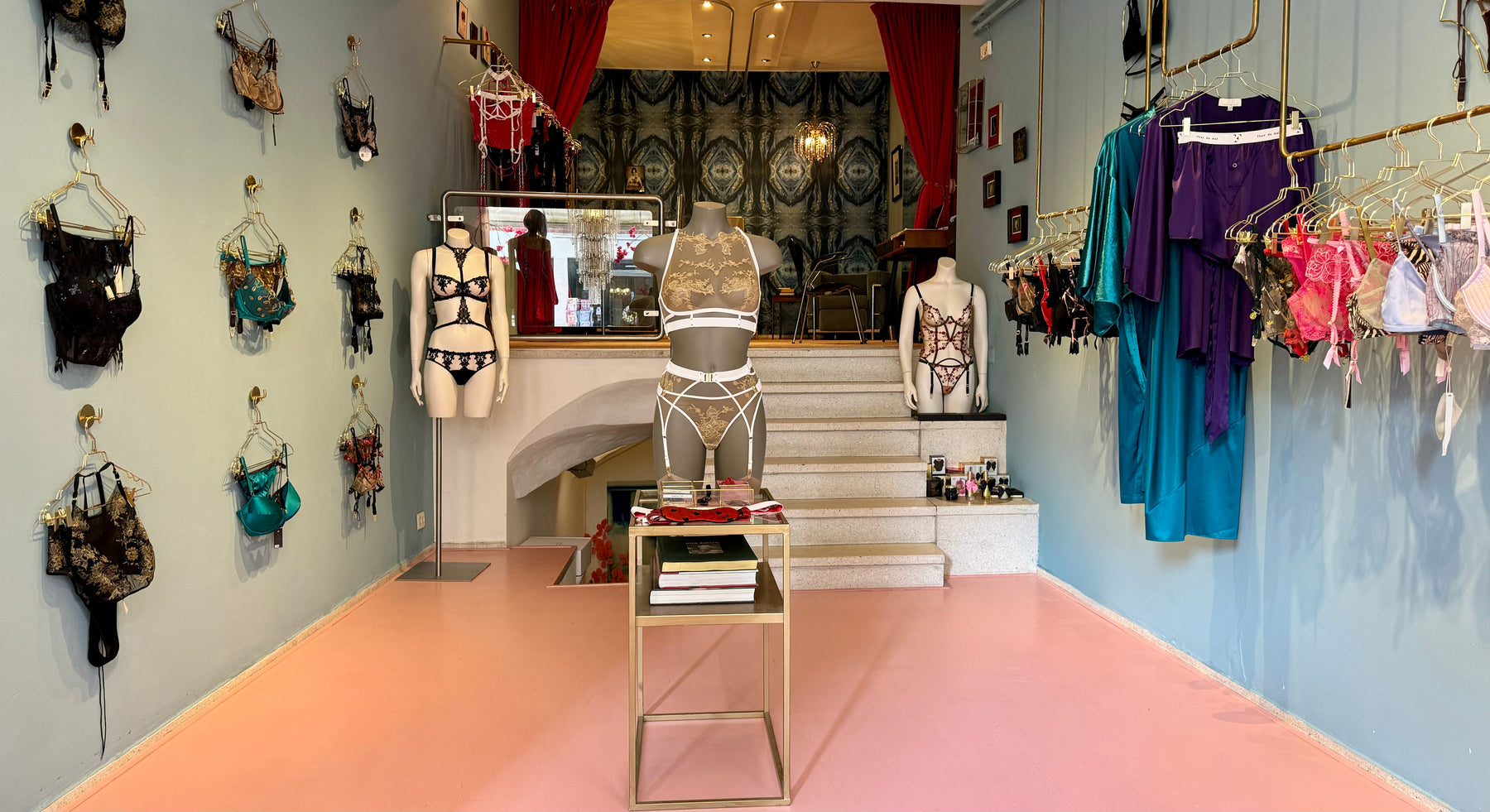 NIN Luxury Lingerie boutique in Arnhem - store interior photo
