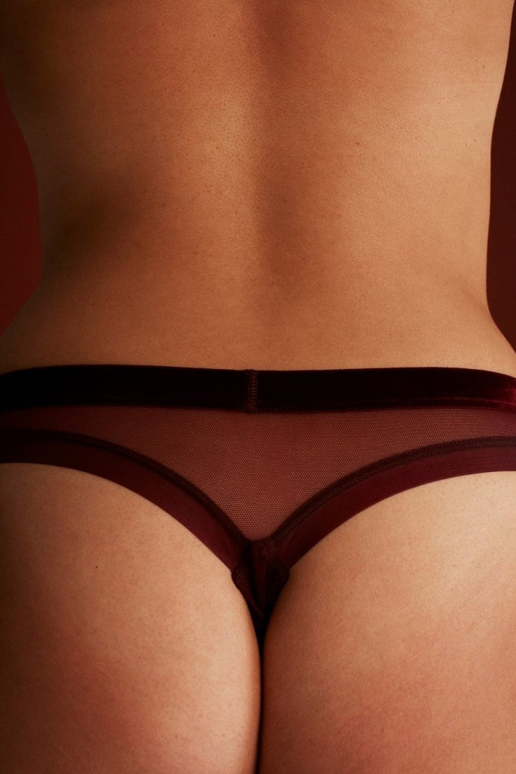 The Underargument For love // Against oblivious Thong